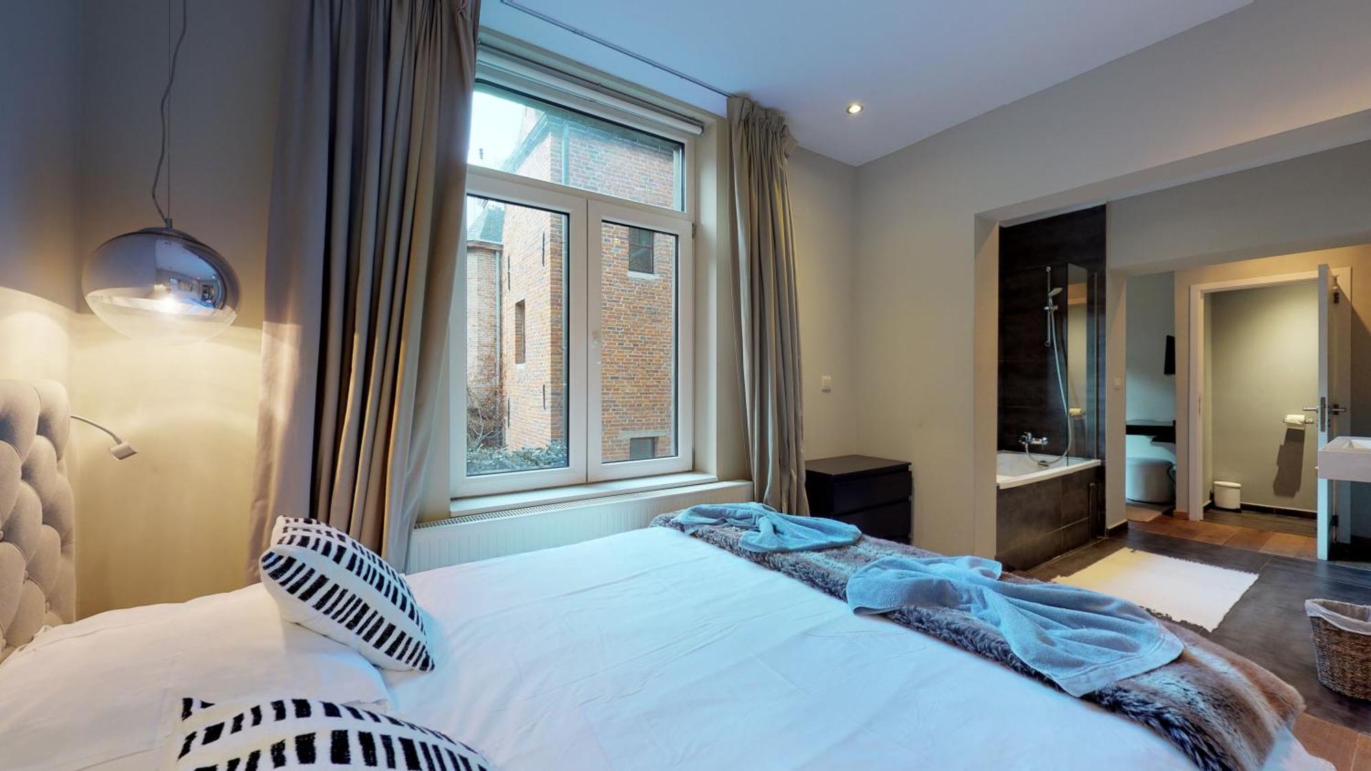 Deluxe Double Room Bath